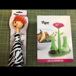 Vigar  Salt & Pepper Set and Vigar Dish Brush